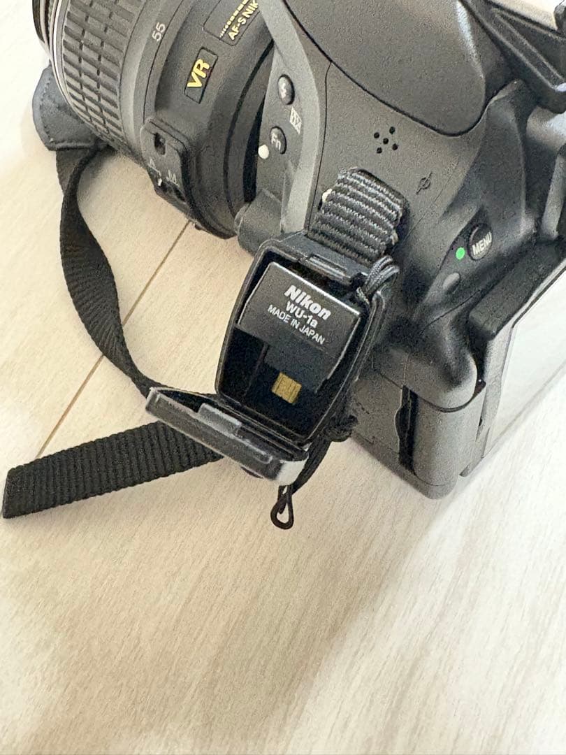 NikonのD5200 デジタル一眼レフカメラ、2レンズ18-55と55-300