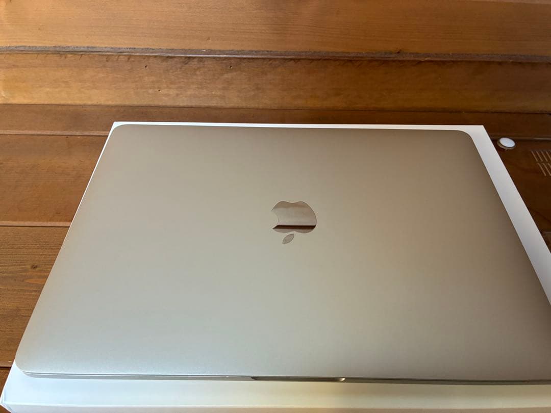 美品⭐︎MacBook Pro 2020 クリアカバー付