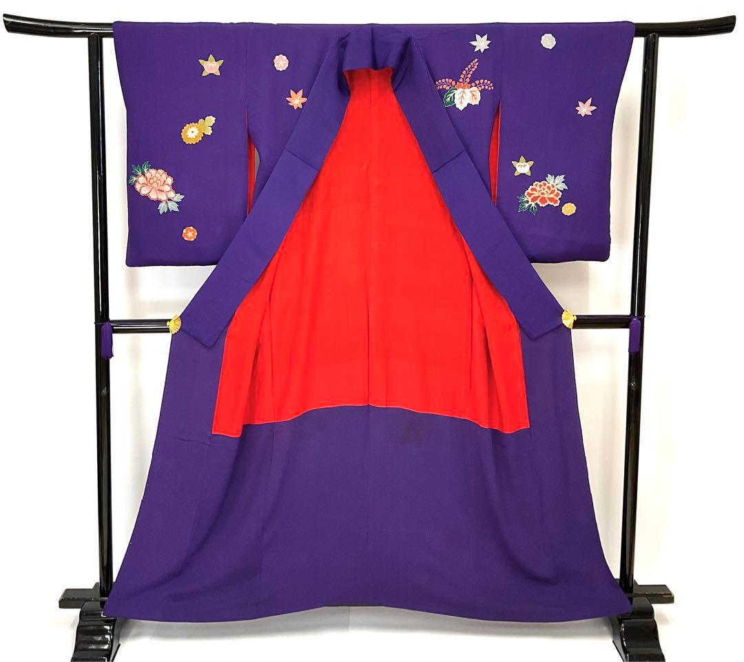 アンティーク　紫色に四季折々の花が艶やかな訪問着