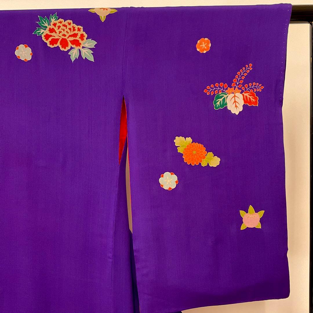 アンティーク　紫色に四季折々の花が艶やかな訪問着