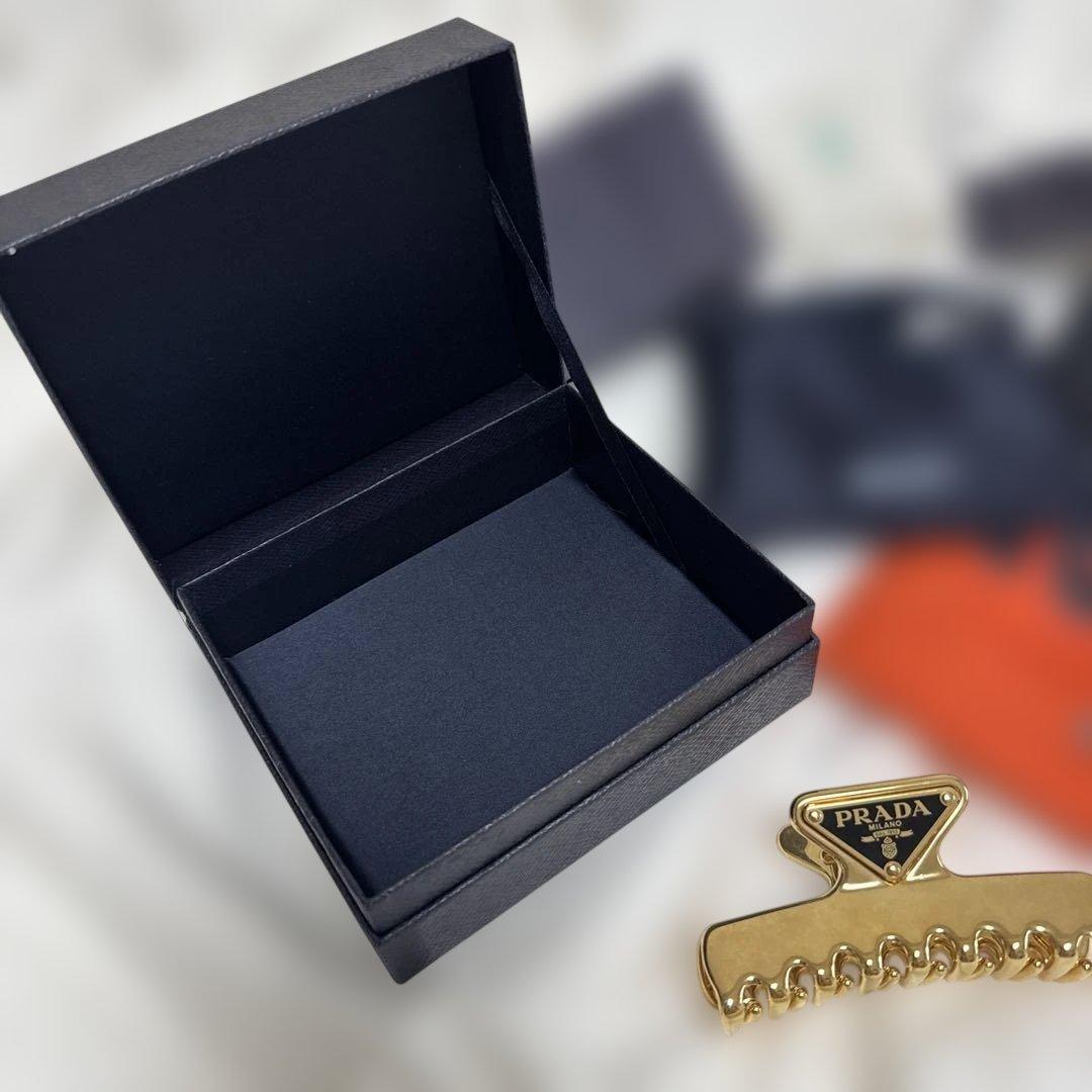 M*M様 PRADA ゴールド ヘアクリップ