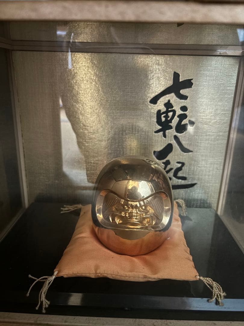 金のダルマ　置物　七転び八起き　縁起物