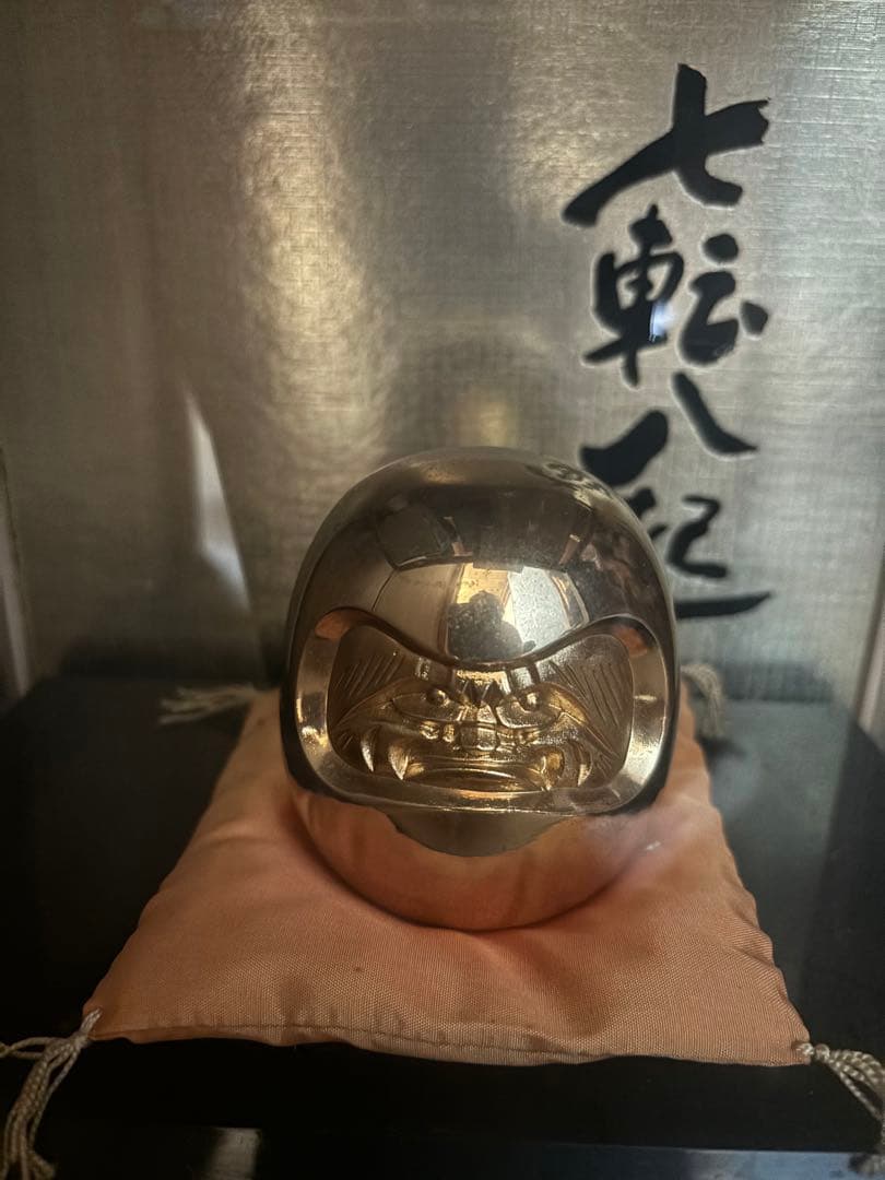 金のダルマ　置物　七転び八起き　縁起物