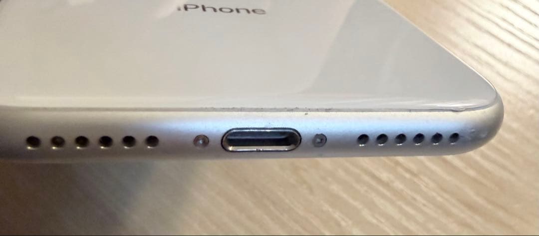 iPhone 8 シルバー 64GB 中古　バッテリー85%