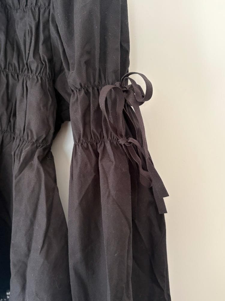 BABY, THE STARS SHINE BRIGHT黒 シャーリングブラウス