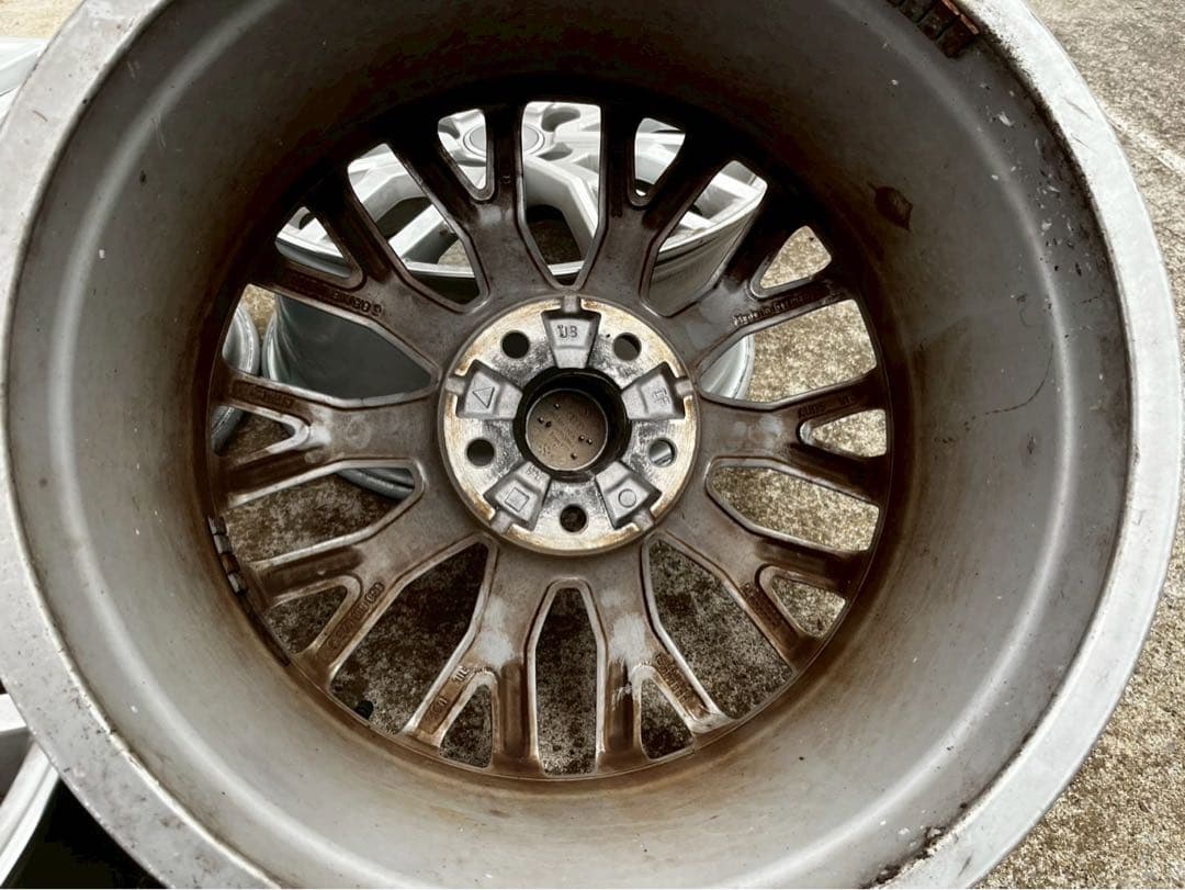 Audi アウディ 18インチホイール 多スポークデザイン