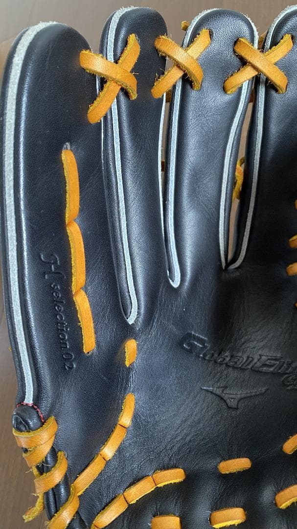 グローバルエリート　ゴールデンエイジ外野用（軟式）　左投げ