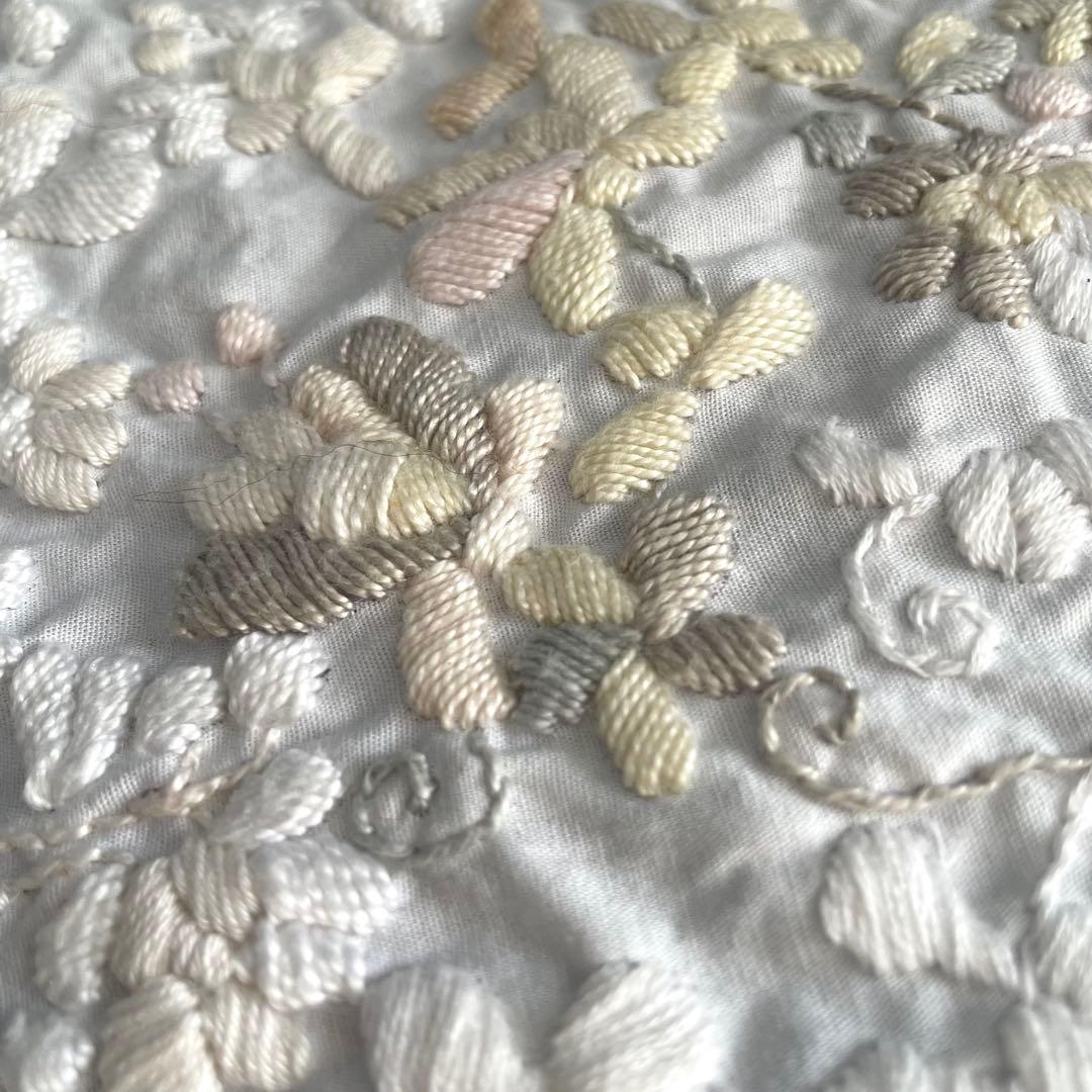 至高の手仕事/極厚立体刺繍パーツ /純白の陰影が織りなす一点モノの芸術