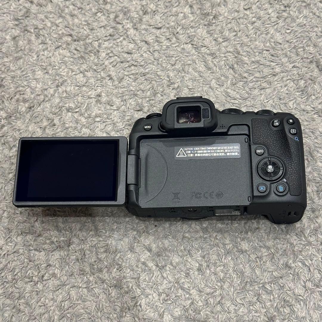 【美品】Canon EOS R8 本体　バッテリー2つ