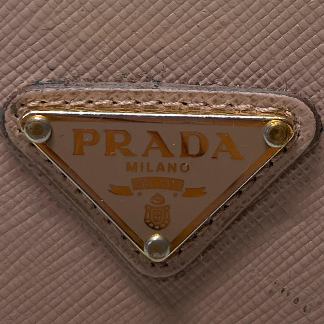 PRADA iPhoneケース　iPhone12で使用