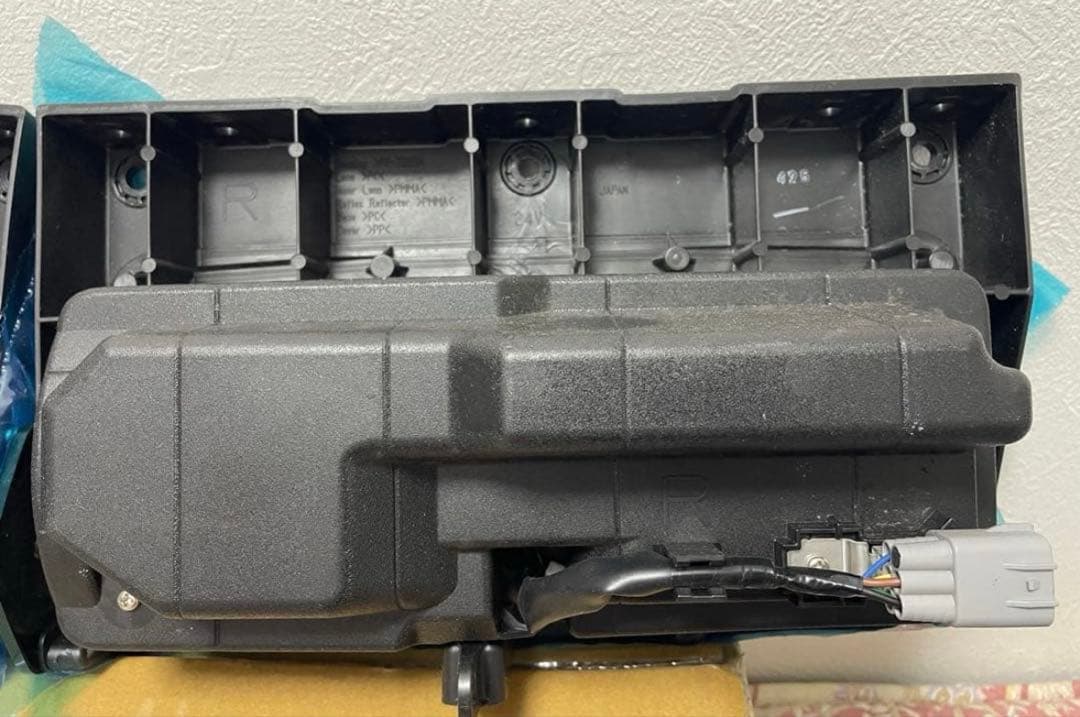 日野純正テールランプ 大型用