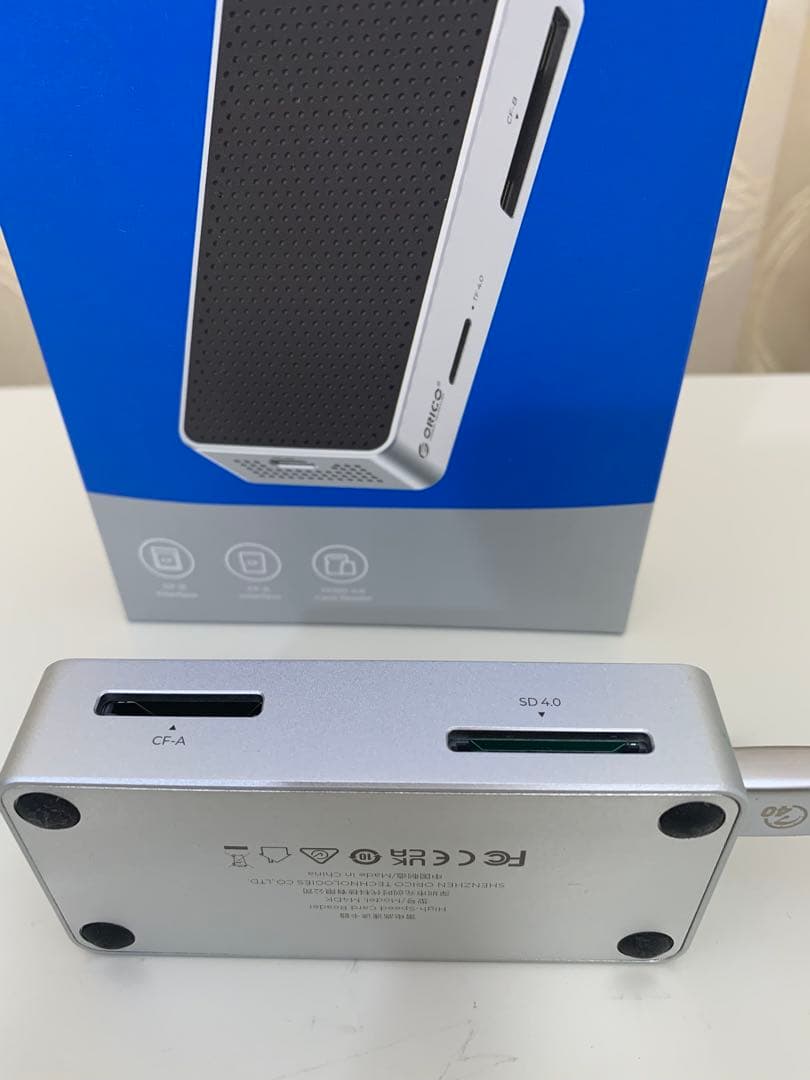 ORICO 40Gbps カードリーダー