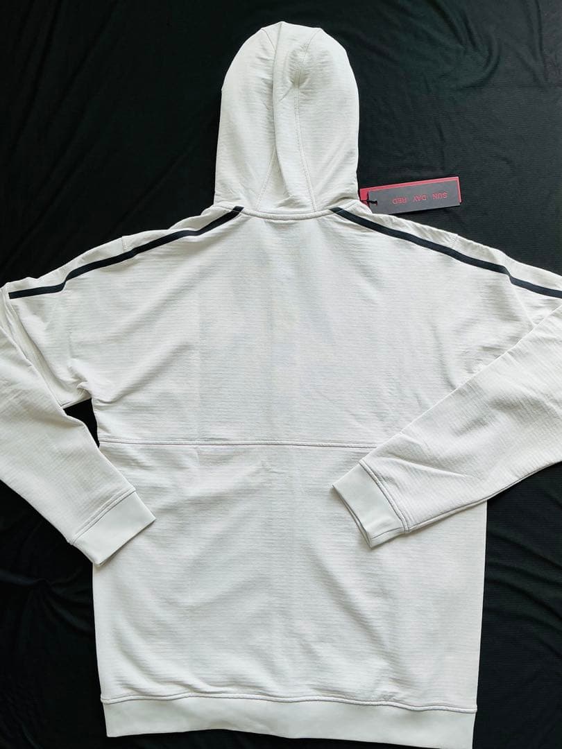 サンデイレッドSUN DAY RED フードパーカー、タイガーウッズゴルフ