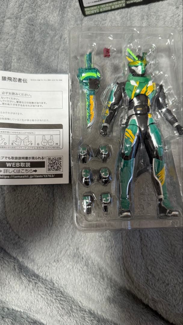 バンダイ　S.H.Figuarts 仮面ライダーセイバー