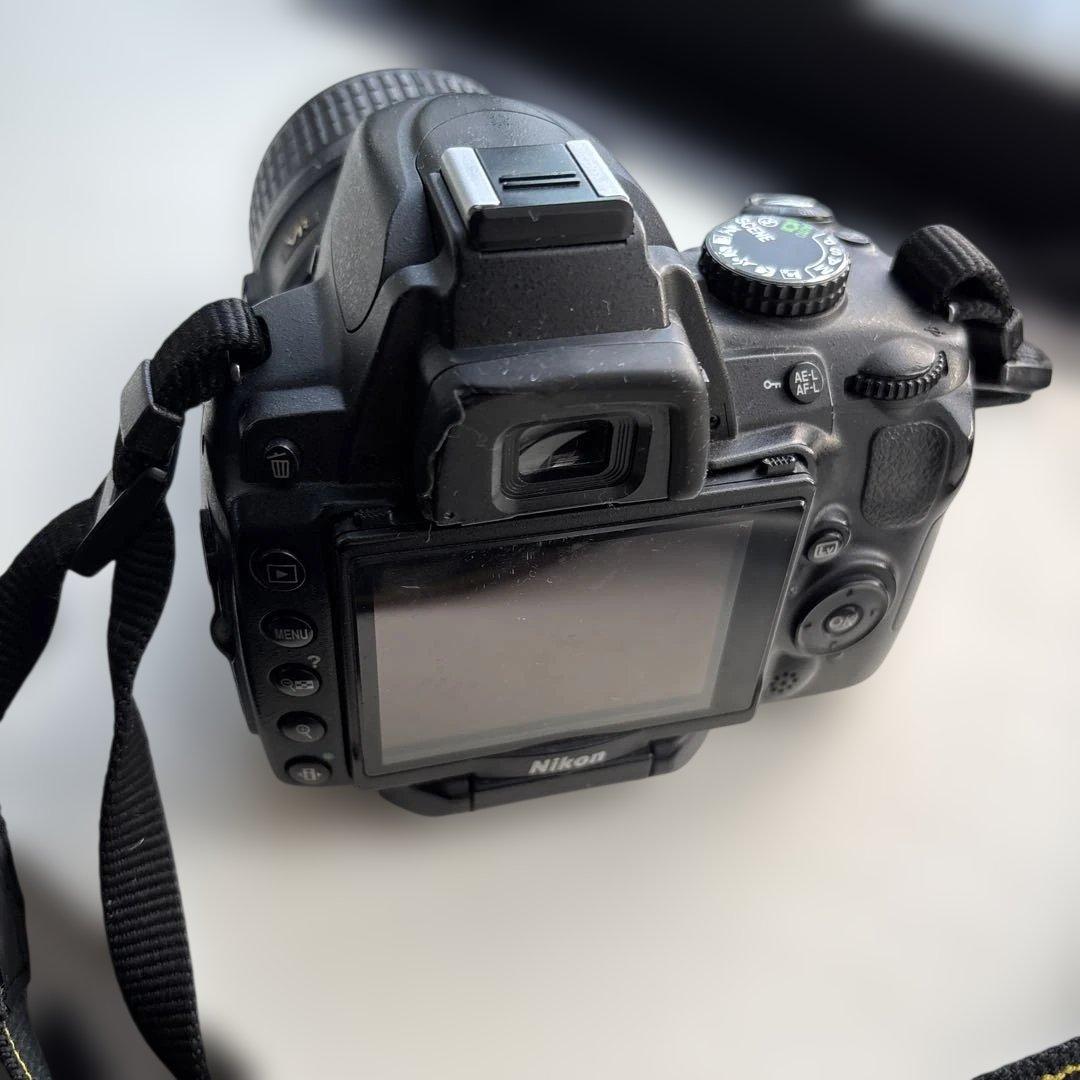 Nikon D5000 デジタル一眼レフカメラ 本体と充電器