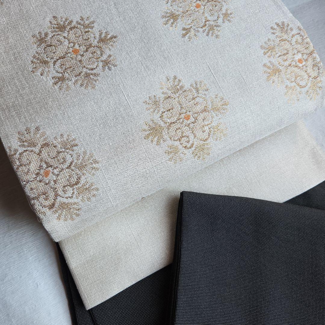 上品な織と煌めき　華文様の袋帯