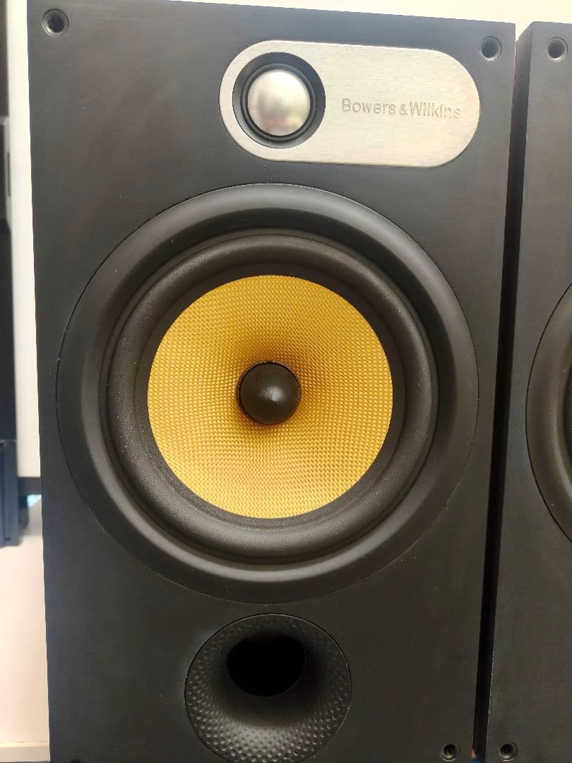 Bowers & Wilkins 685 ブックシェルフスピーカー