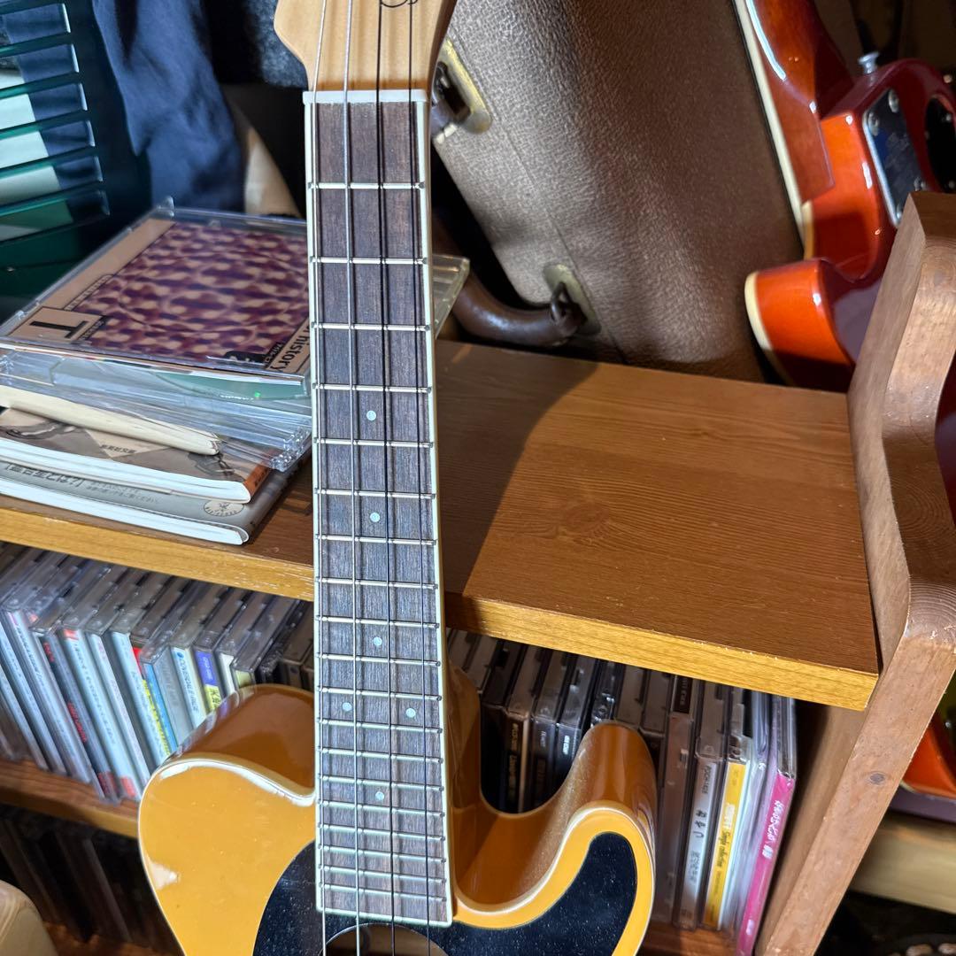 Fender エレキウクレレ　イエロー