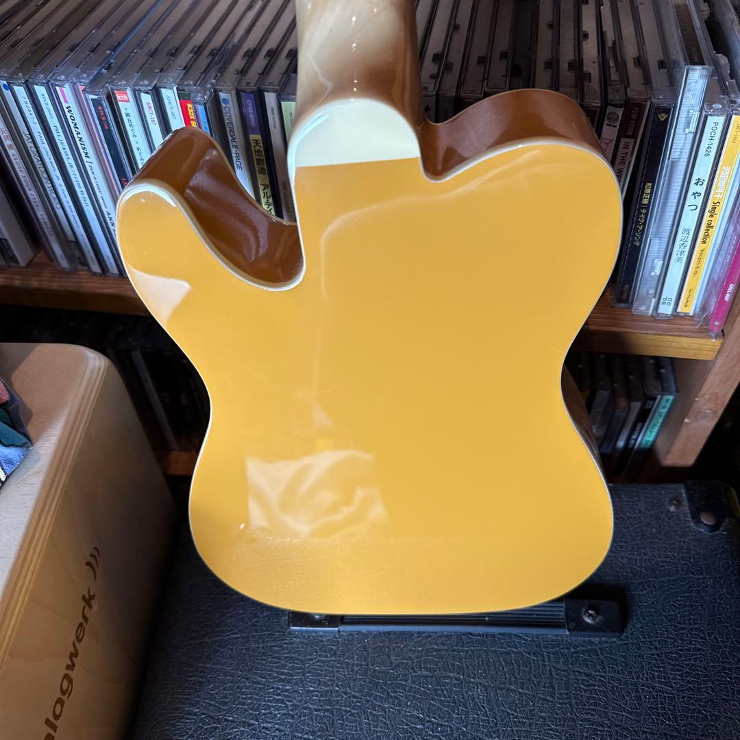 Fender エレキウクレレ　イエロー