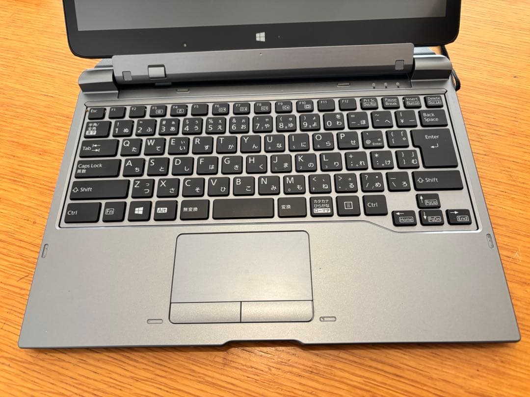 富士通ARROWS Tab Q736/M 2in1ノートパソコン