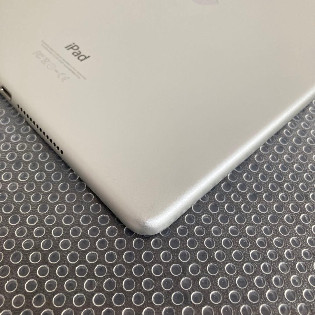 2795【早い者勝ち】外観比較的美品☆iPadAir2第2世代 64GB au☆