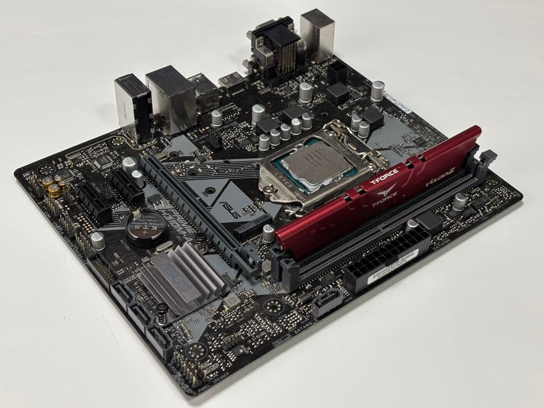 MicroATXマザーボード（4GHzのi3、メモリ16G 付き）