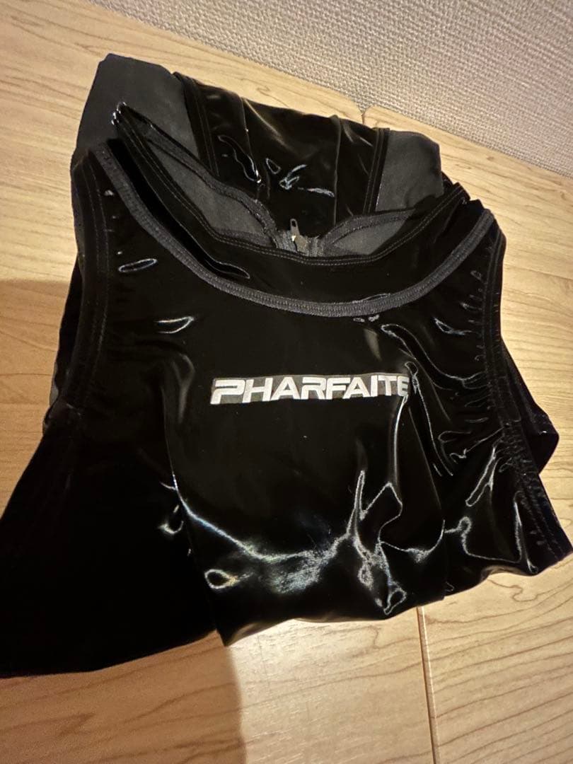 【pharfaite】ベルベットエナメルハイネックスイムウェア Lサイズ