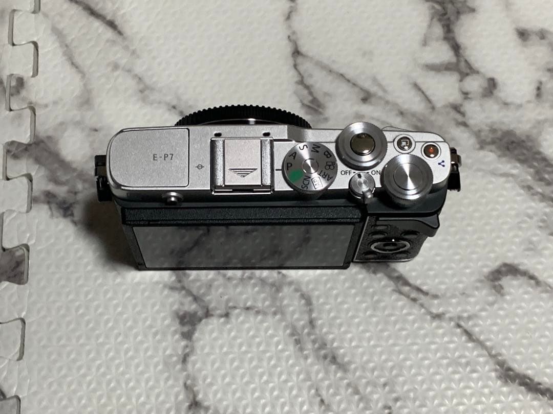 OLYMPUS PEN E-P7 デジタルカメラ バッグ&SDカード64GB付き