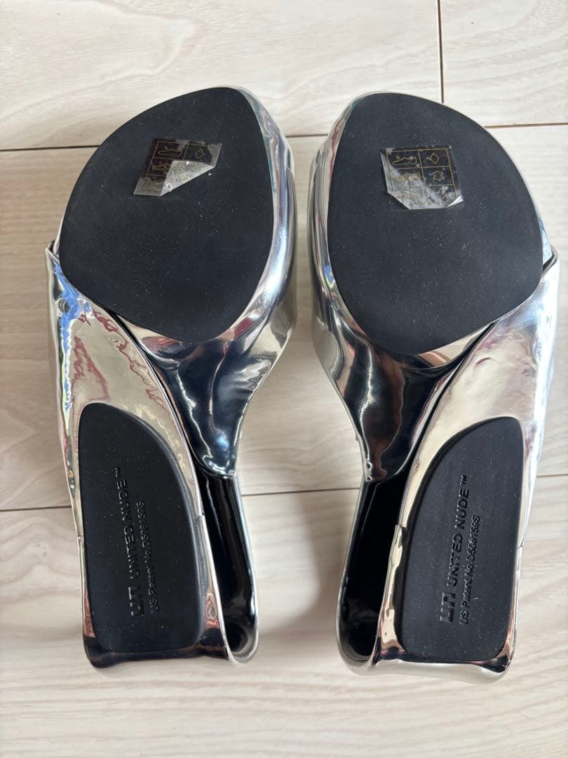 UNITED Nude シルバーオープントゥーミュール