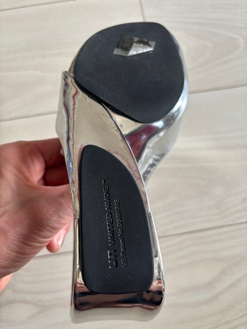 UNITED Nude シルバーオープントゥーミュール