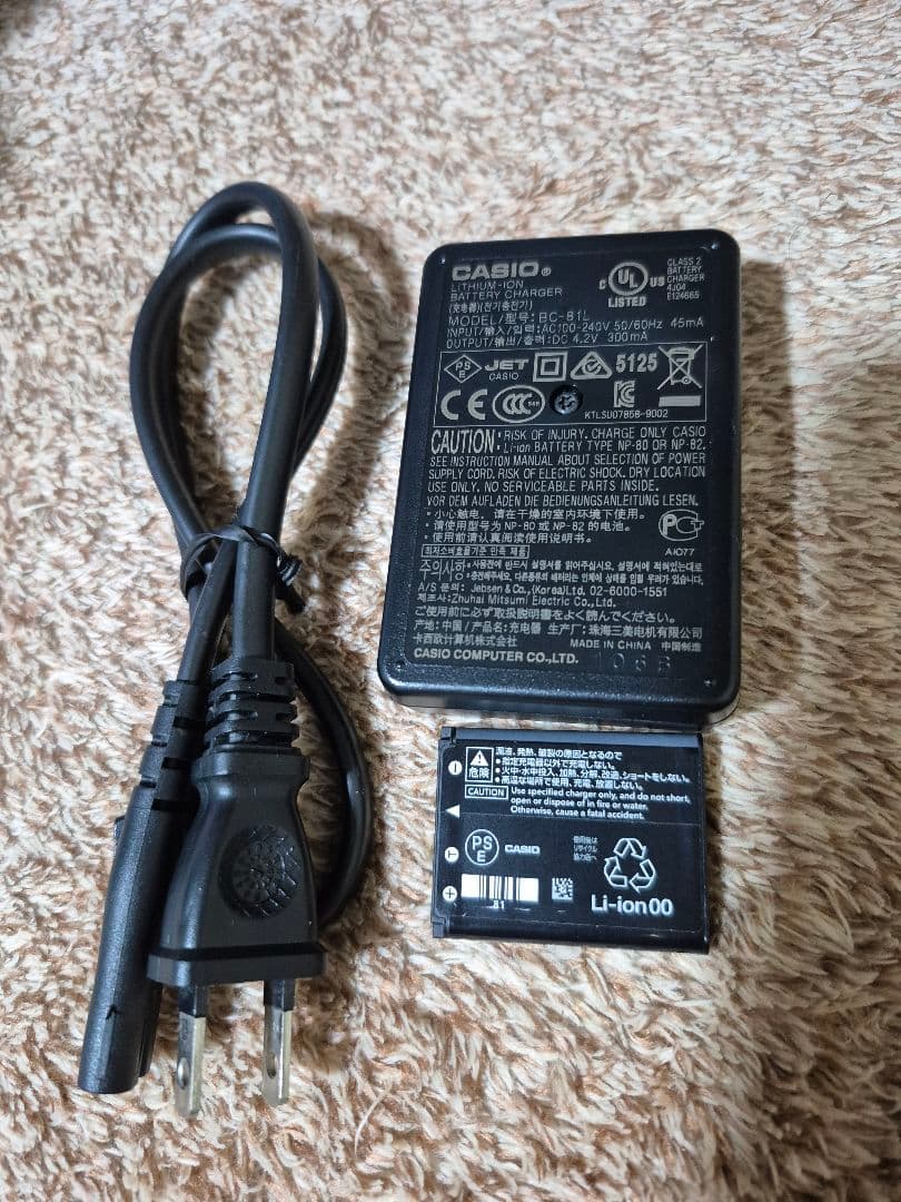 CASIO EX-Z800 デジタルカメラ シルバー中古