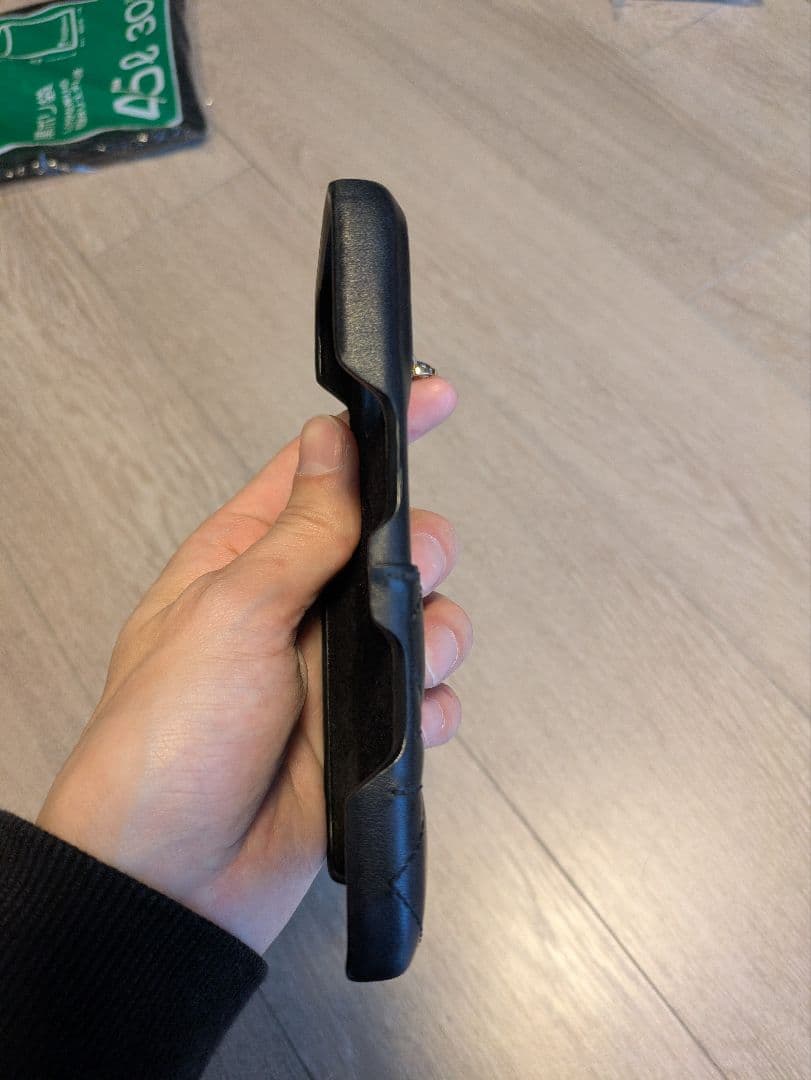 dior iPhone16 ケース チャーム付き