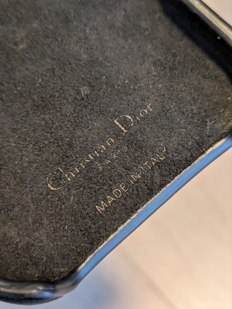 dior iPhone16 ケース チャーム付き