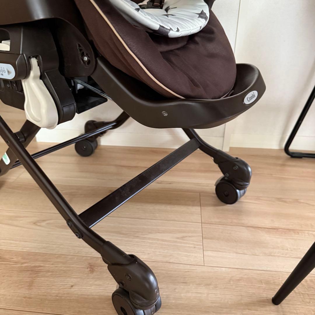 combiコンビ ネムリラ 4キャス AT オートスウィング ハイローチェア