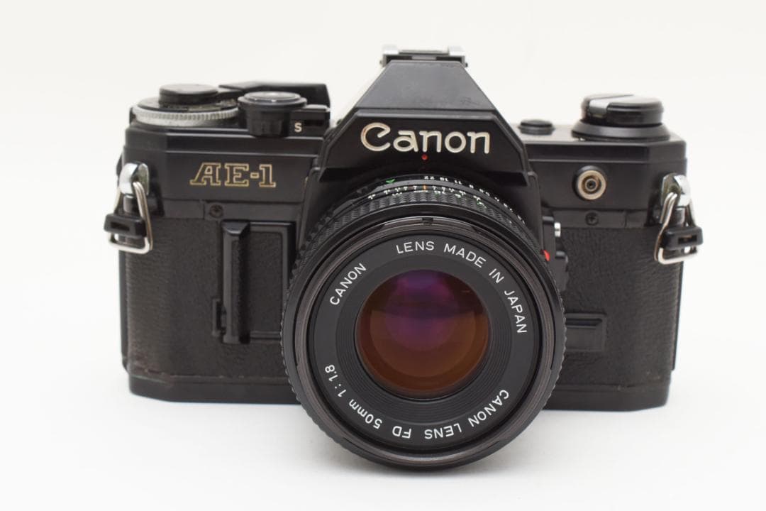 フィルムカメラ Canon AE-1 Black + New FD 50mm f1.8