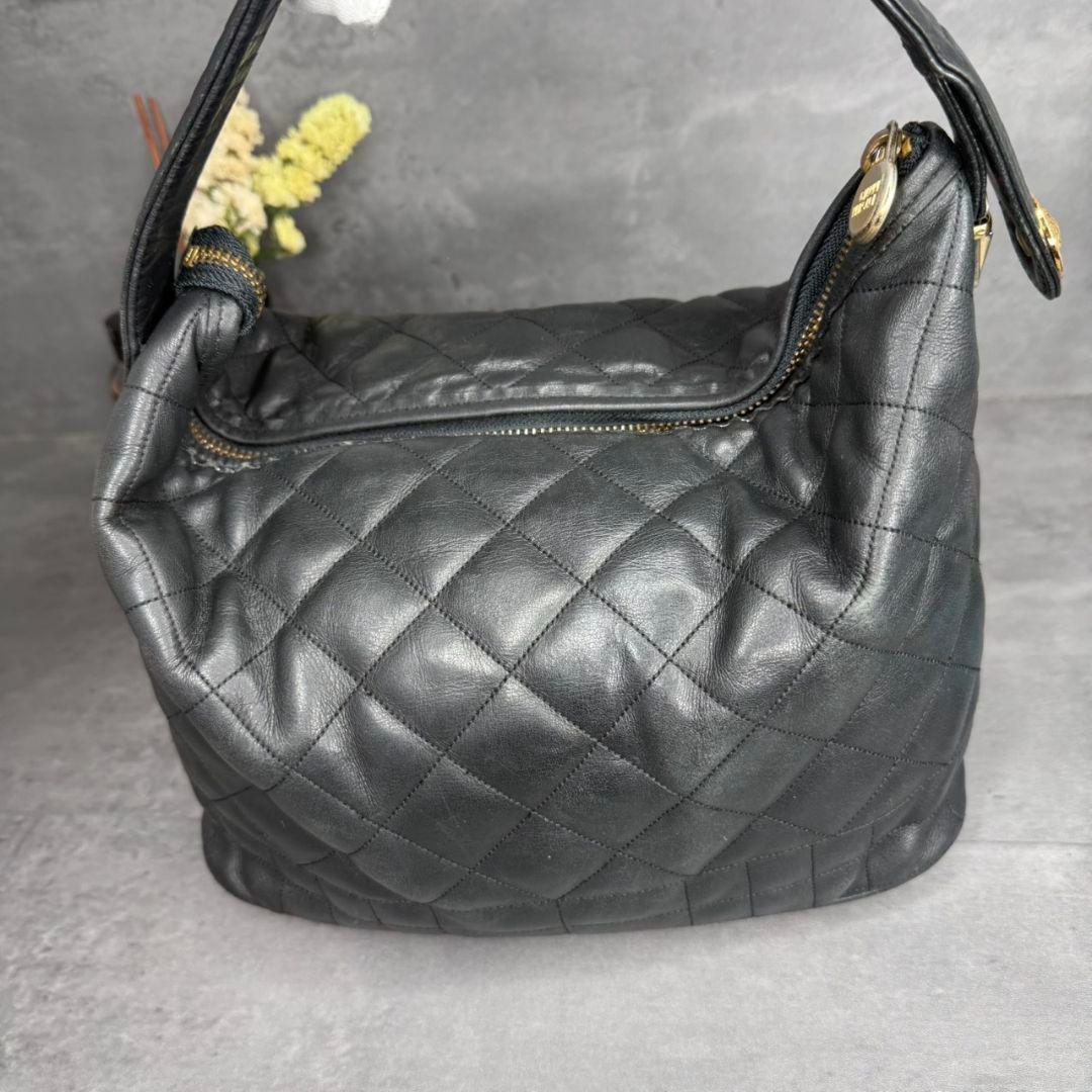 ジャンニヴェルサーチ サンバースト 刺繍 キルティング バニティバッグ 黒