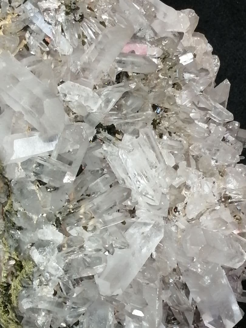 水晶 エピドート 共生クラスター（グリーントルマリン）5.6kg ーtot017