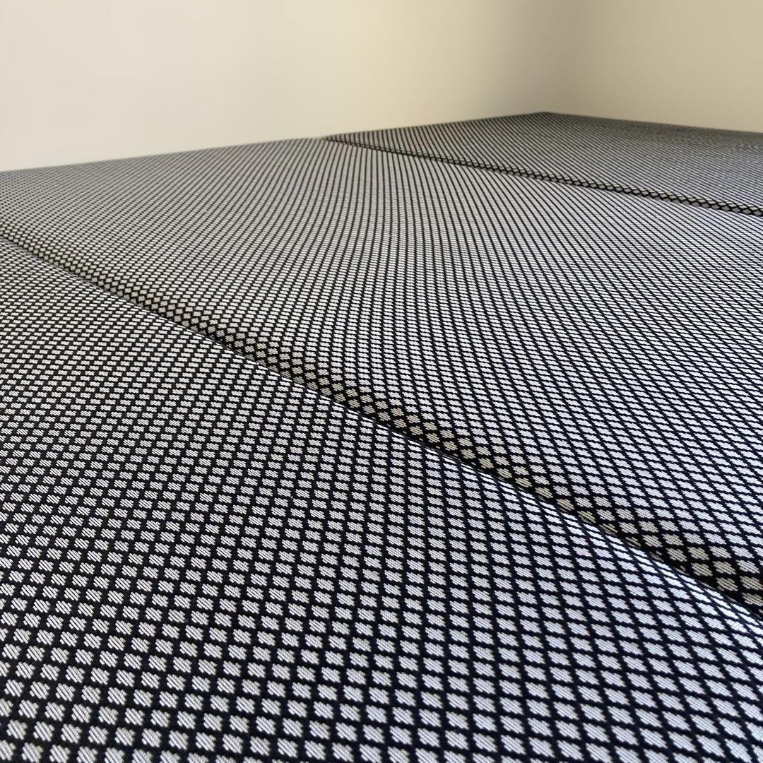 【マニフレックス】三つ折りマットレス　　ウイング セミダブル　旧モデル　ブラック