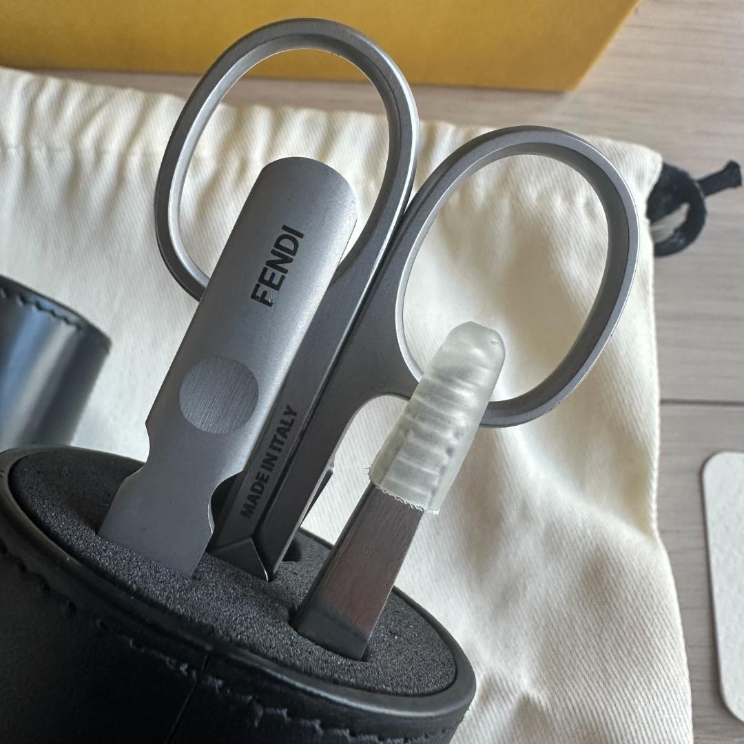 【新品未使用】FENDI フェンディ 雑貨 FFロゴ 7AS032 レザー