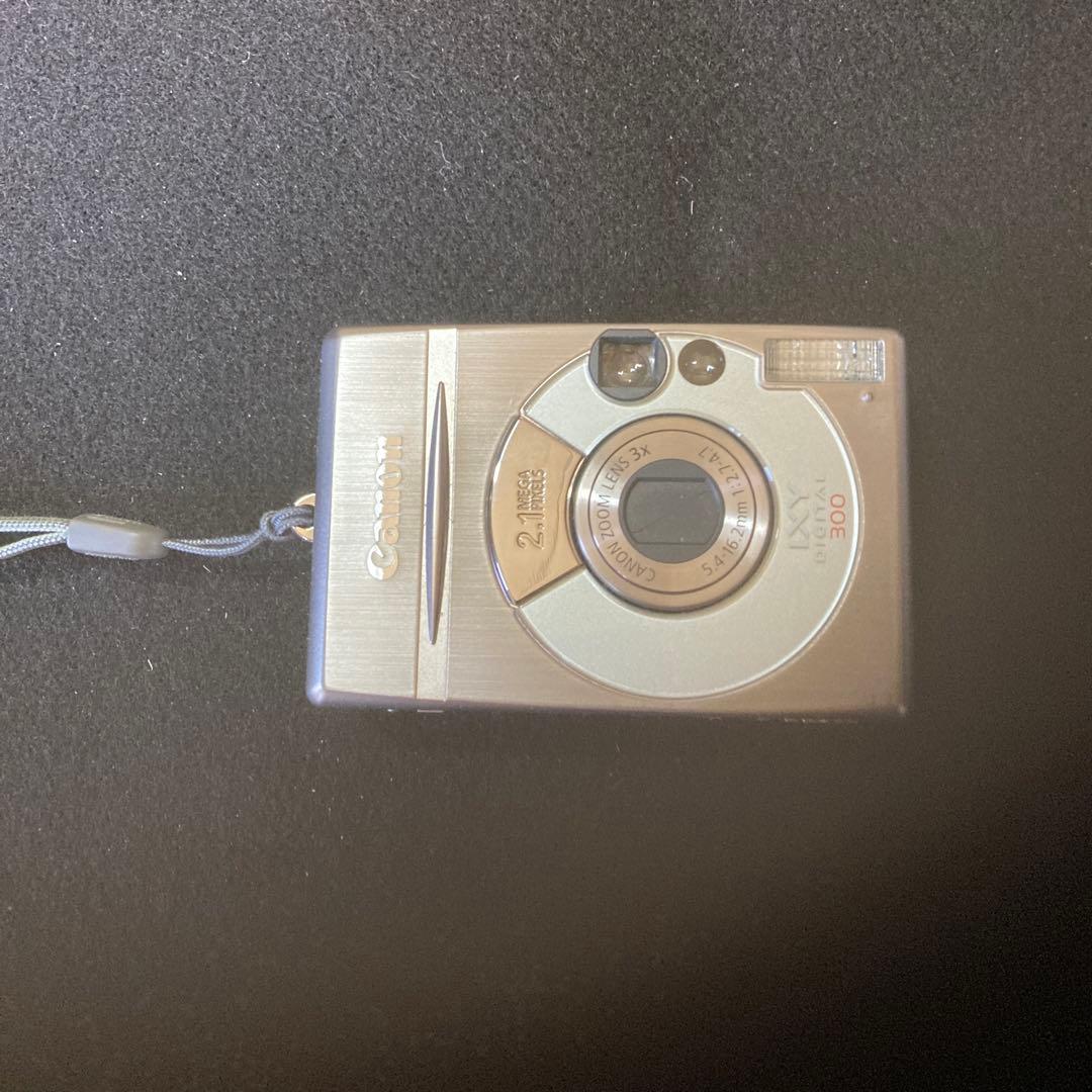 Canon IXUS 100 IS シルバー バッテリーパック付き　　　中古