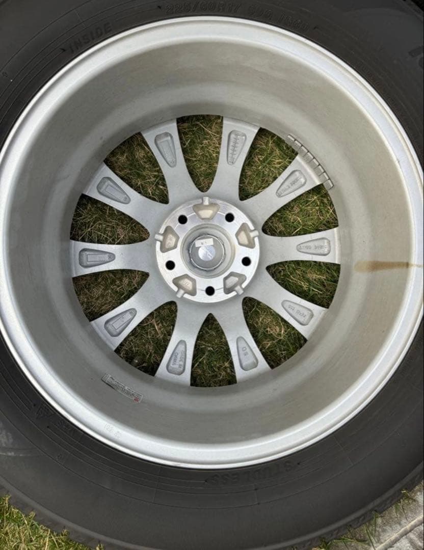 SUV用スタッドレスタイヤ　4本セット　ナット・スペーサー付