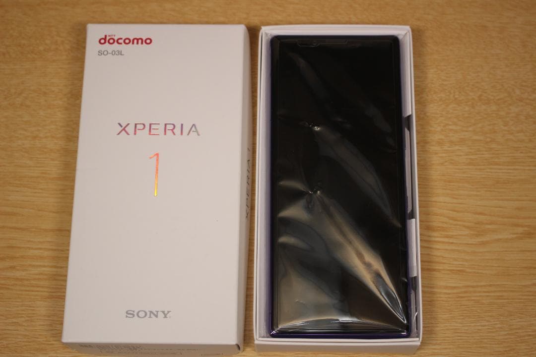 美品 Xperia 1 docomo 紫色 本体 ケース ペン ガラスフィルム付