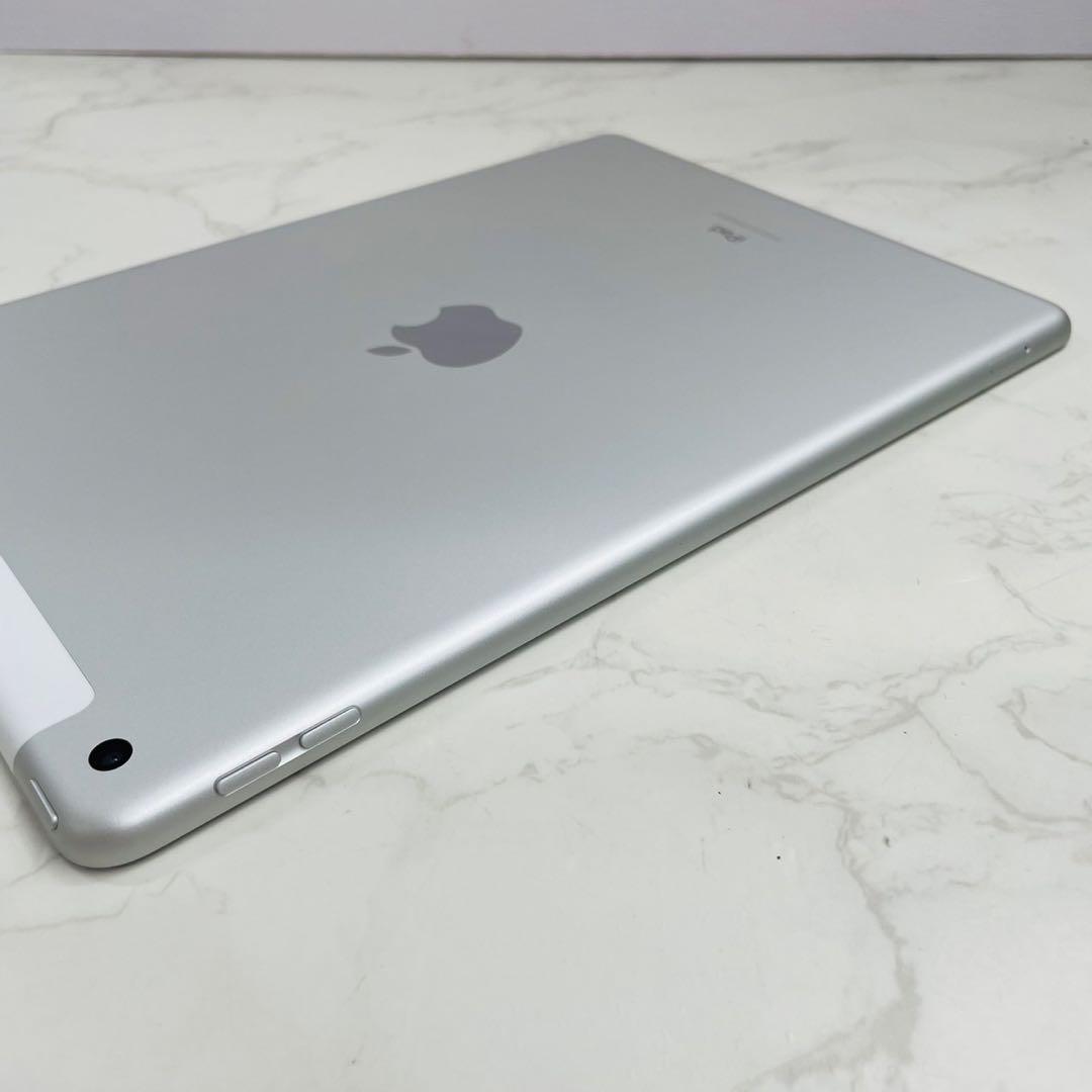 iPad 第8世代 32GB NYMJ2J/A AU 判定◯ バッテリー100%