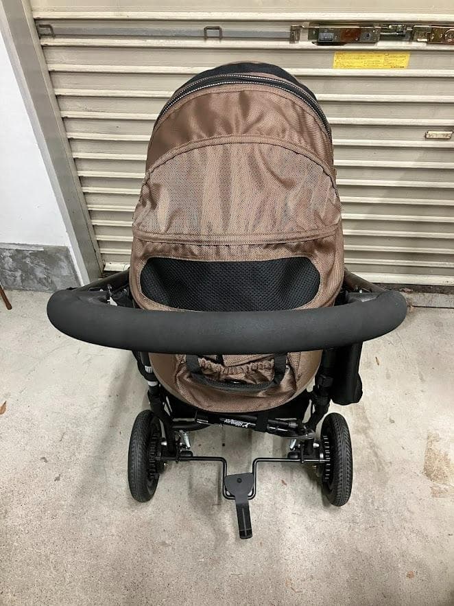 AirBuggy　ペットカート　ブラックホイールフレーム　3輪　ブラウン