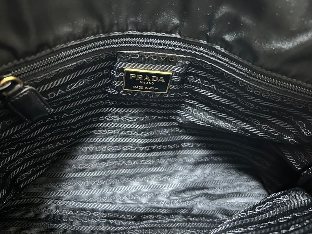 プラダ 黒ショルダーバッグ