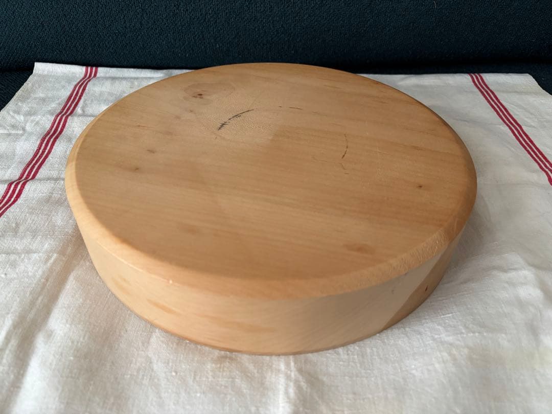 イチョウ材の丸まな板　赤木工房