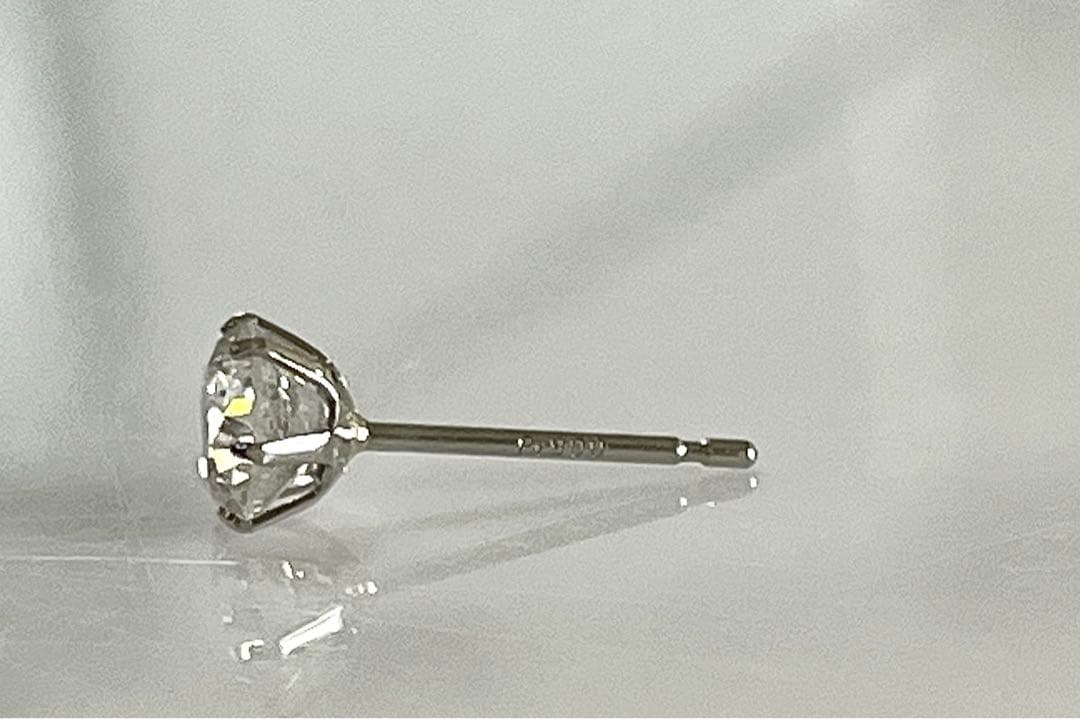 まろん@様　PT天然ダイヤモンドピアス　計0.3ct （片耳）