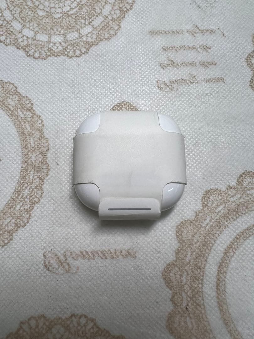 AirPods 4 本体 ホワイト