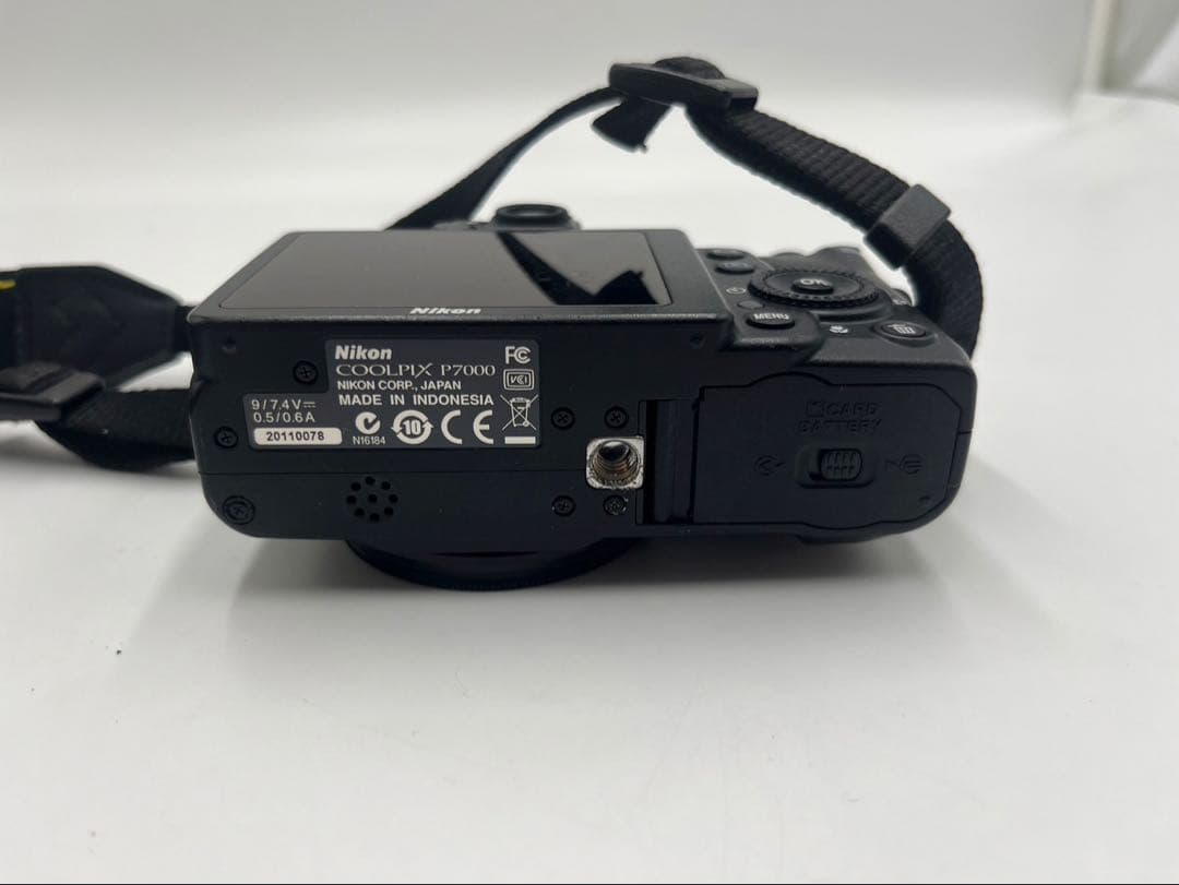 Nikon COOLPIX P7000 デジカメ