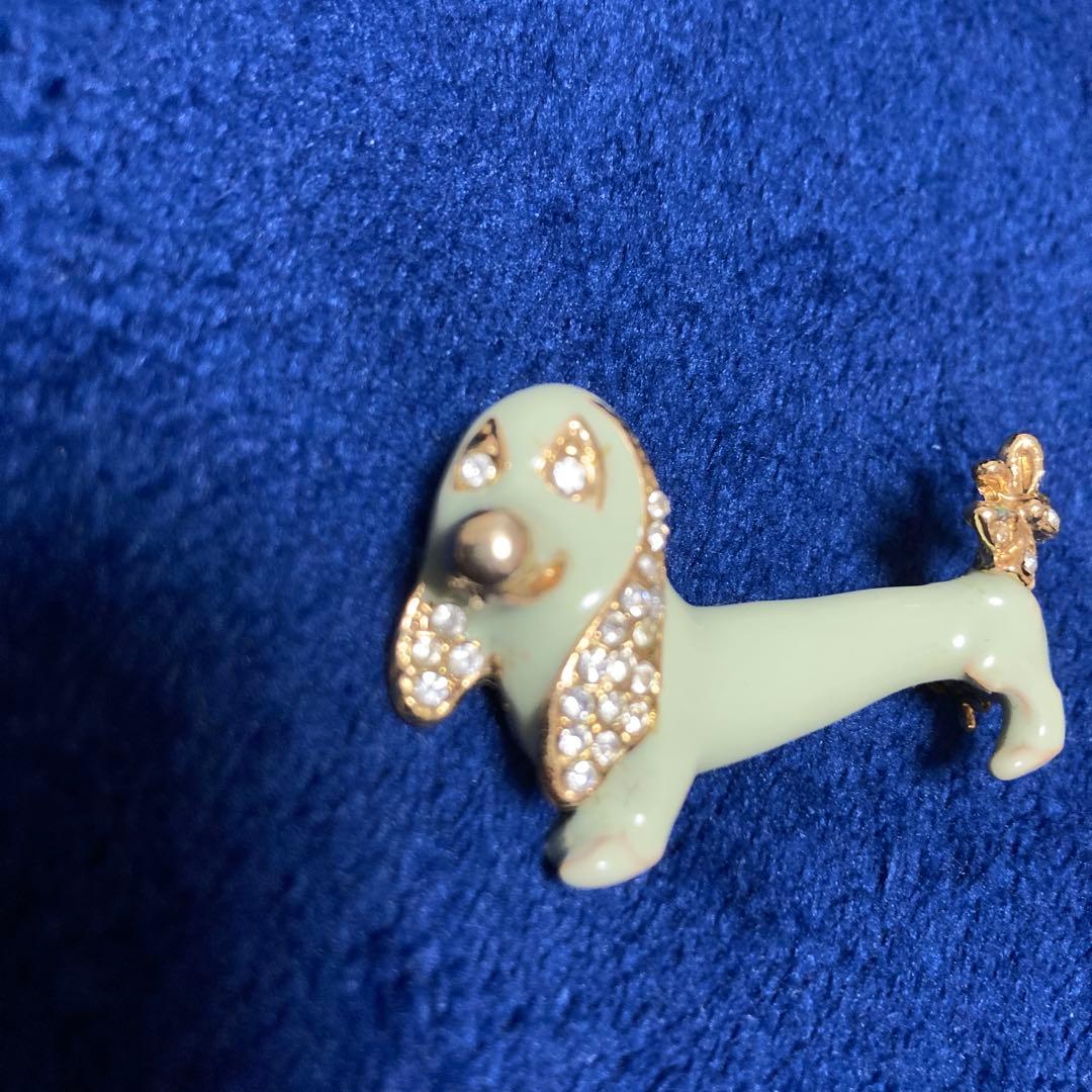 英国アンティーク 犬ブローチ 陶器orガラス製 ダックスフンド 希少